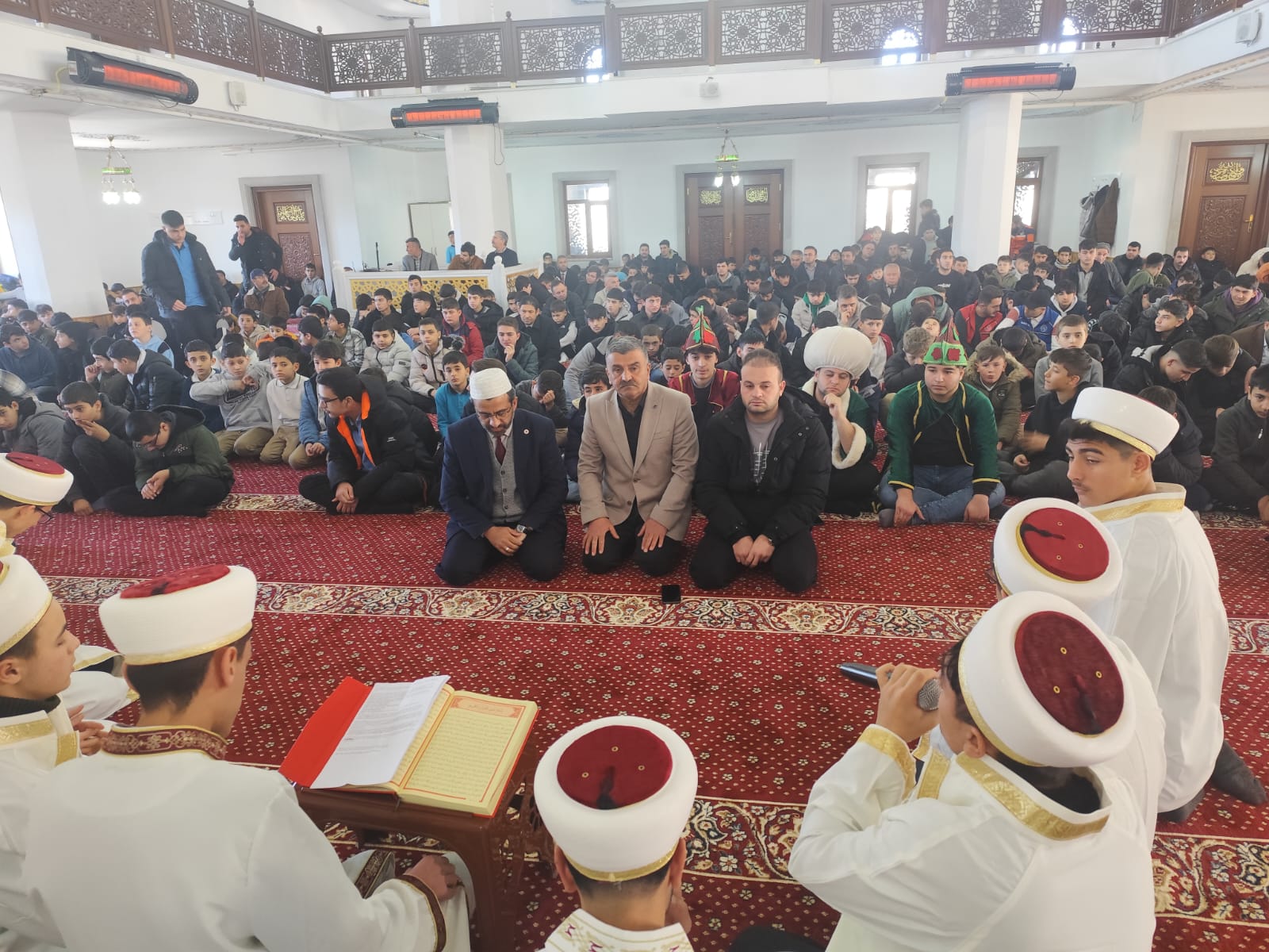 AKDAĞMADENİ’NDE 700 ÇOCUK CUMA NAMAZINDA CAMİDE BULUŞTU